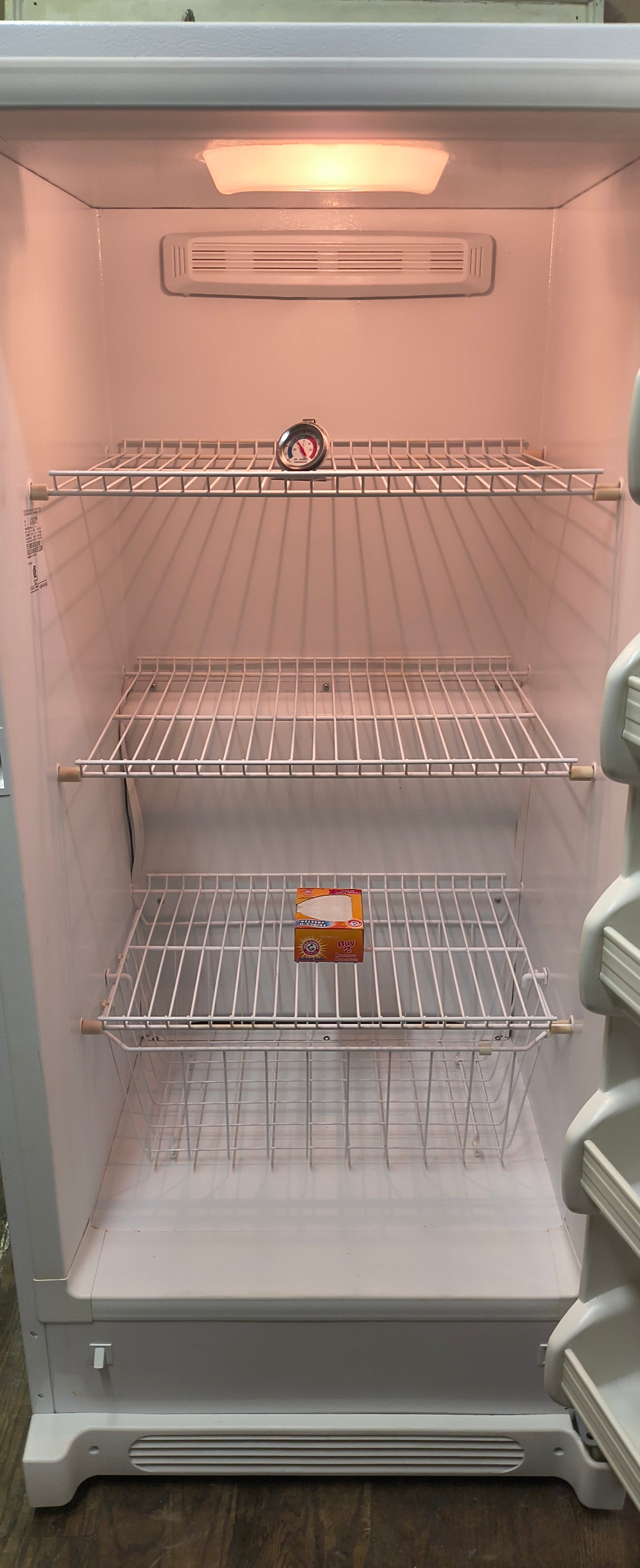 FRIGIDAIRE 15 CU. FT. UPRIGHT FREEZER.