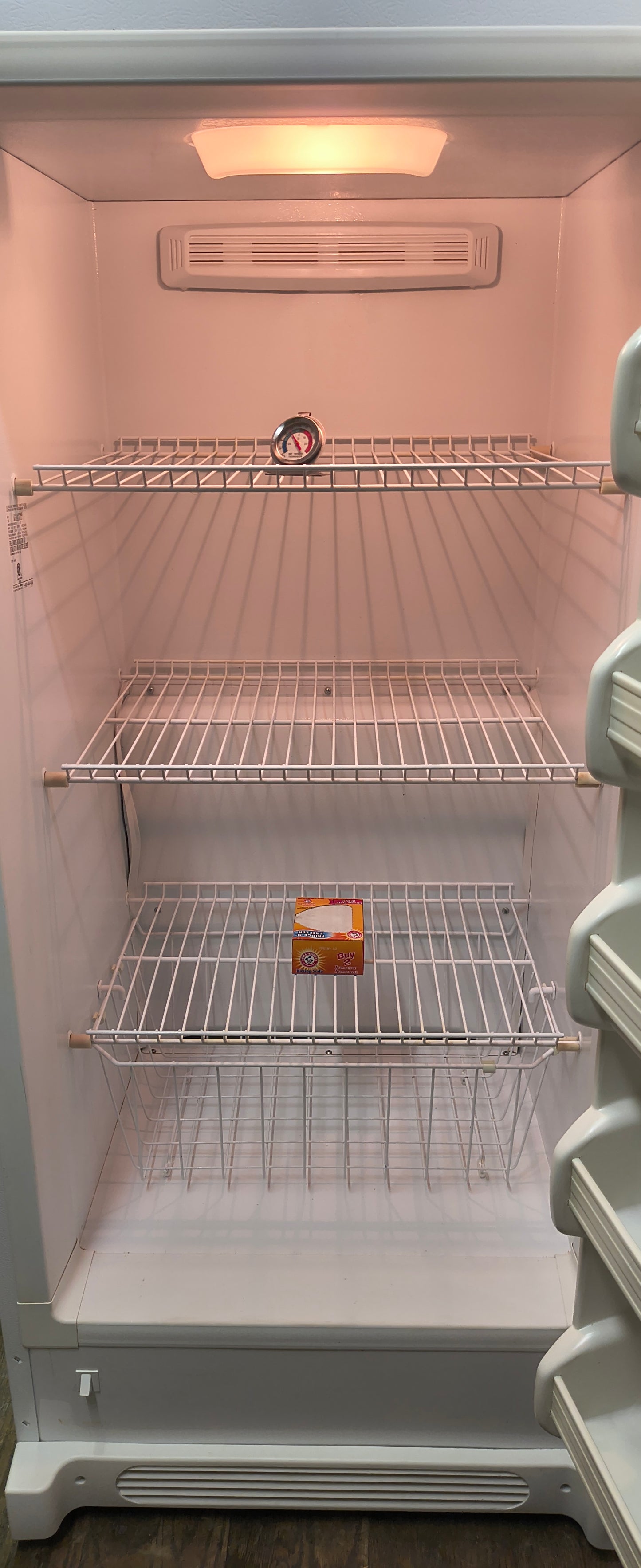 FRIGIDAIRE 15 CU. FT. UPRIGHT FREEZER.