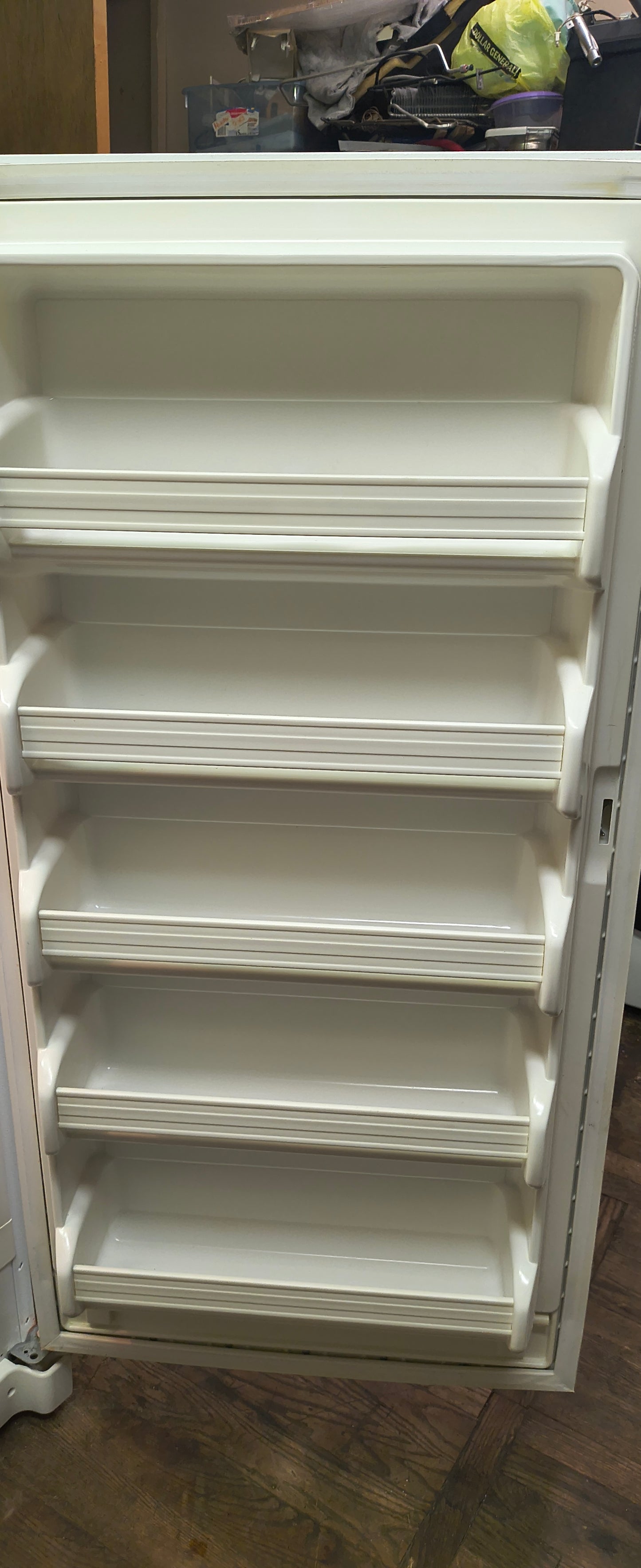 FRIGIDAIRE 15 CU. FT. UPRIGHT FREEZER.