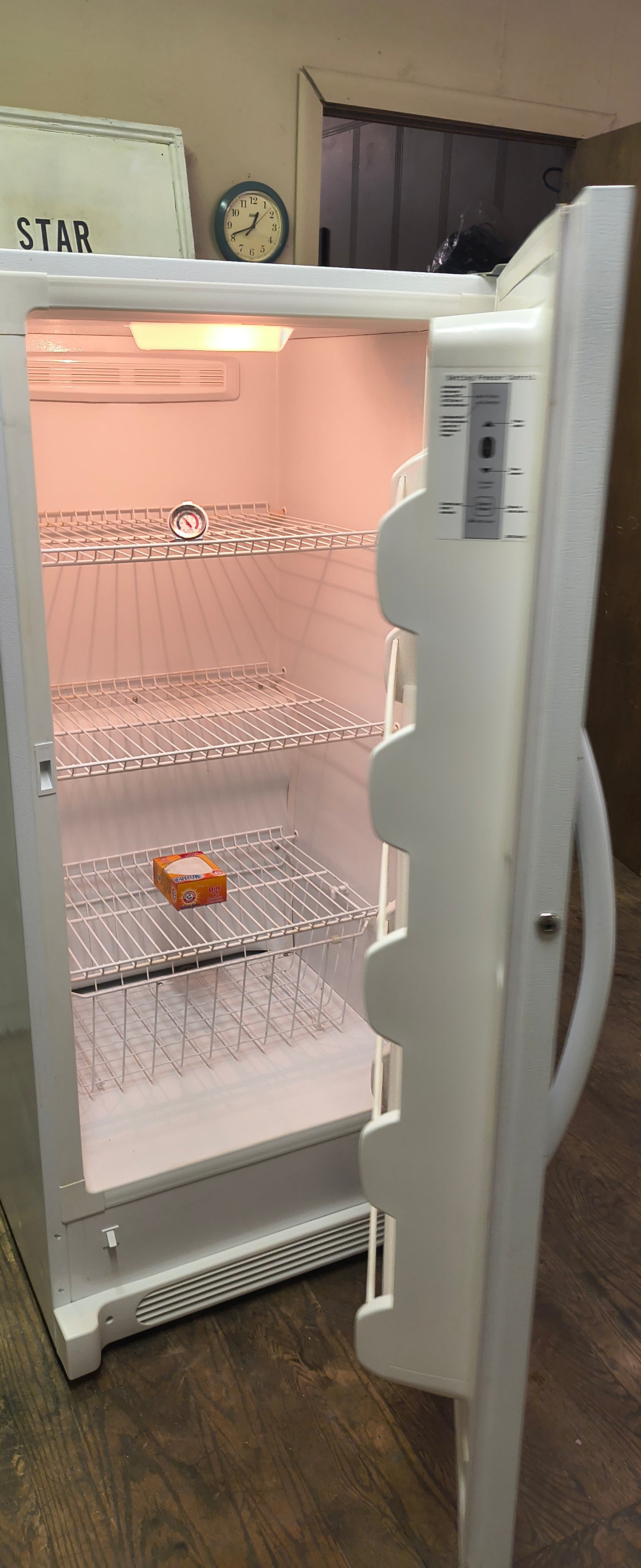 FRIGIDAIRE 15 CU. FT. UPRIGHT FREEZER.