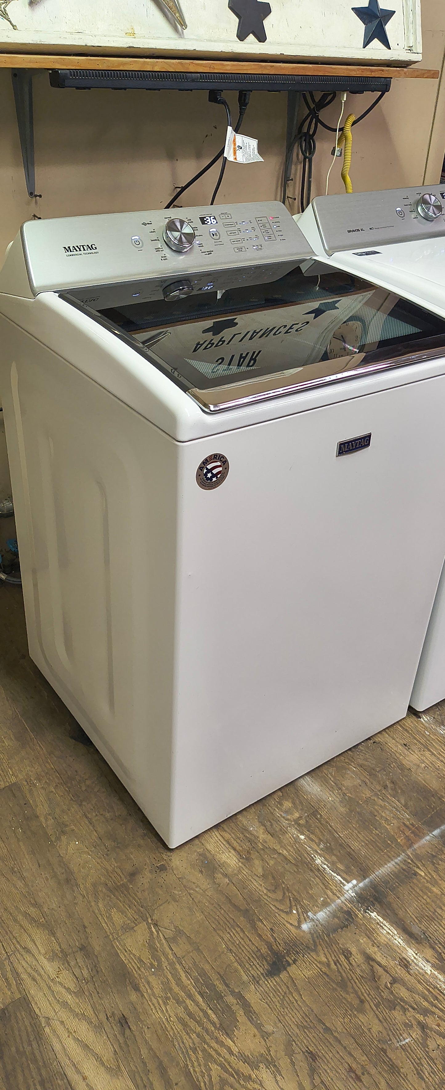 MAYTAG WHITE ELITE TOPLOAD WASHER & ELECTRIC BRAVOS XL DRYER SET