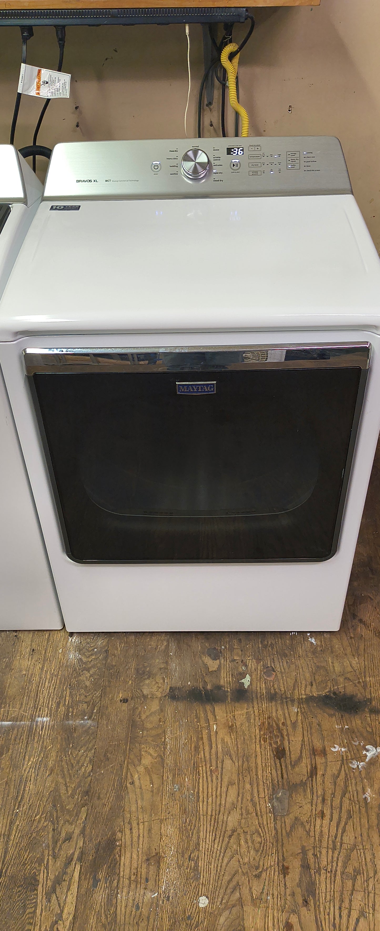 MAYTAG WHITE ELITE TOPLOAD WASHER & ELECTRIC BRAVOS XL DRYER SET